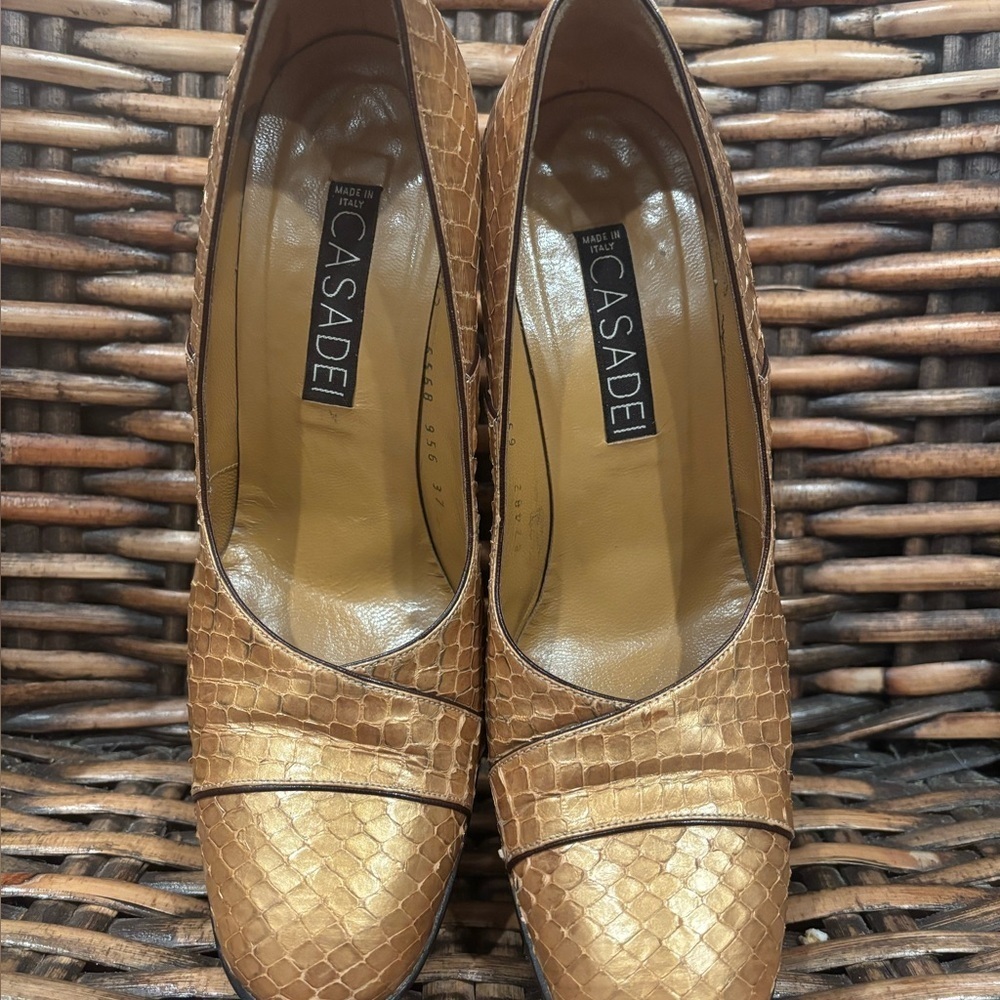Casadei Gold Textured Heels in size 7 - Picture 8 of 13